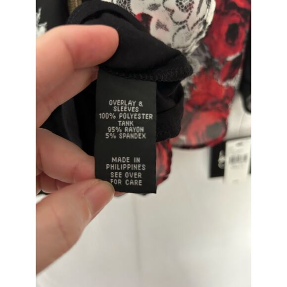 By & By Black Red Split Front/Back Top Lace Floral Print Built-in Tank Small NWT - Picture 7 of 12